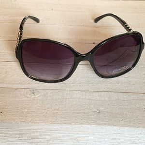 Black Frame Women’s Fashion Sunglasses Sunnies NWT